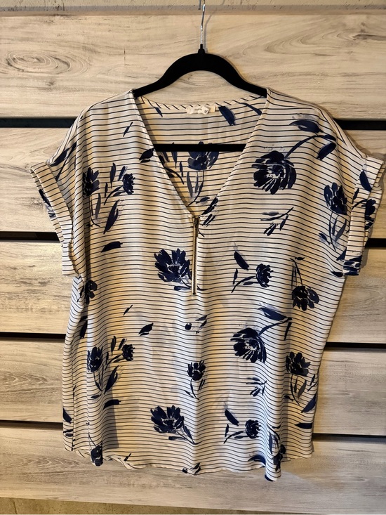 Maurices Tops - Maurices Navy Floral Striped V-Neck Top